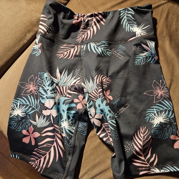 BNWOT Message Factory floral biker shorts - Picture 3 of 6